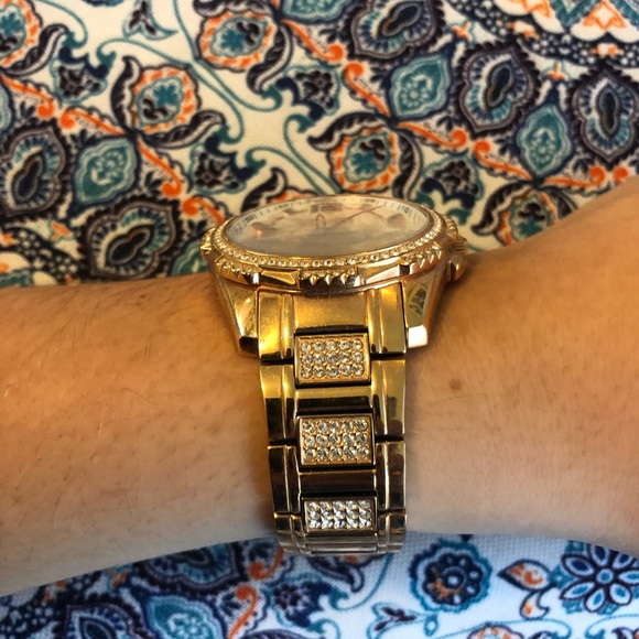 Ladies Rose gold Guess watch - Picture 2 of 3